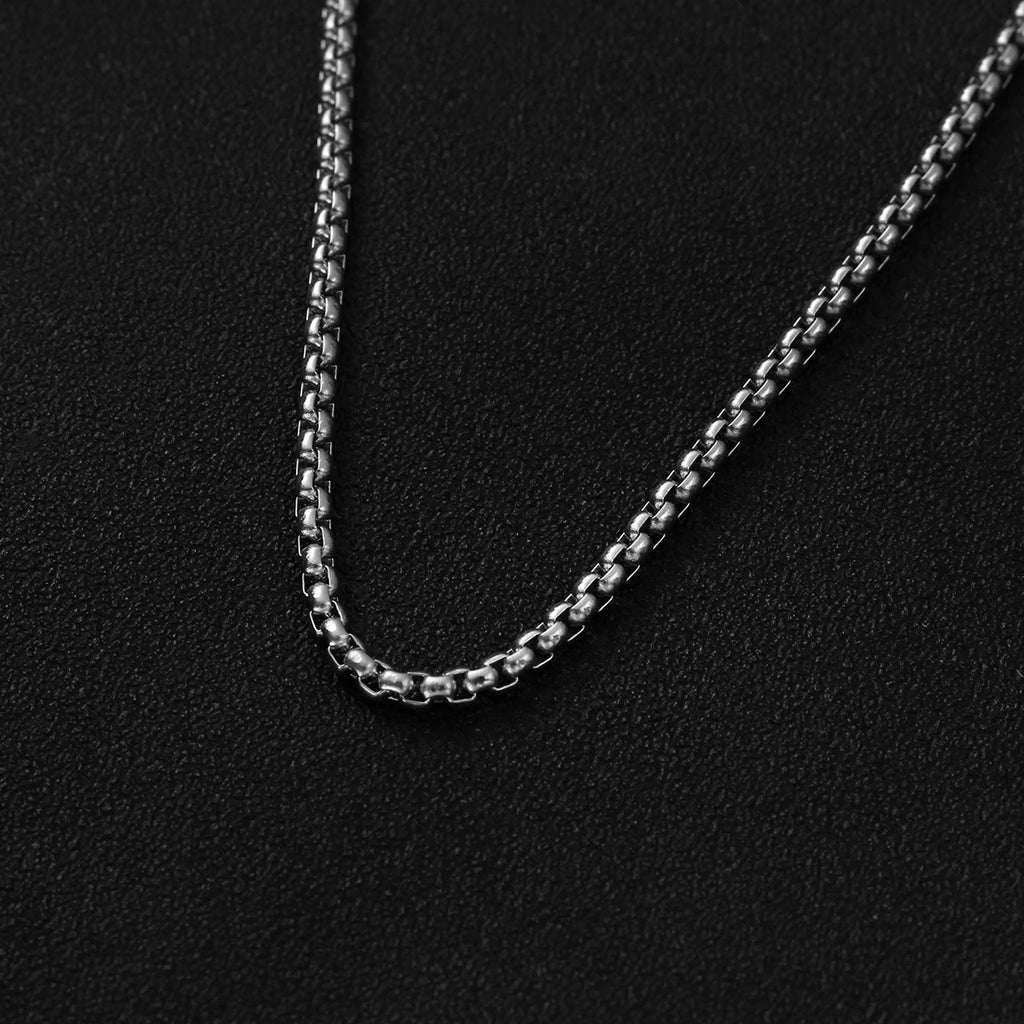 chaînes homme et femme.chaîne â maillons tyoe gourmette {CUBAN/CURB  CHAIN